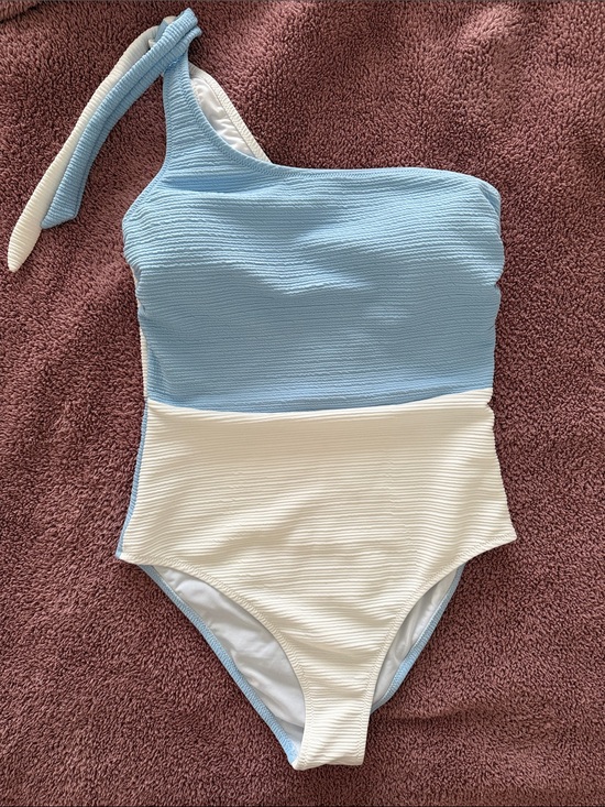 Cupshe Other - Cupshe One-Shoulder Colorblock One-Piece in Sky Blue and White